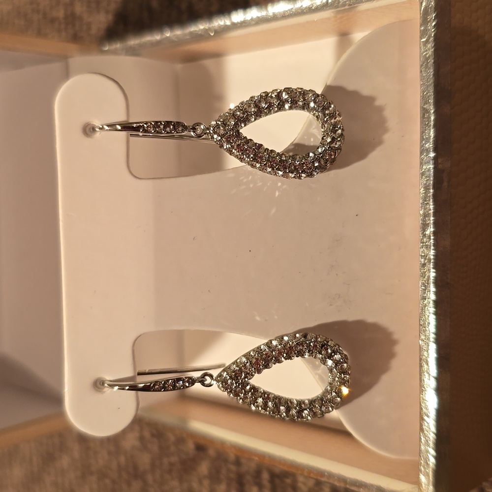 CHRYSTINA BEAUTIFUL SPARKLING GENUINE CRYSTAL DANGLE EARRINGS
